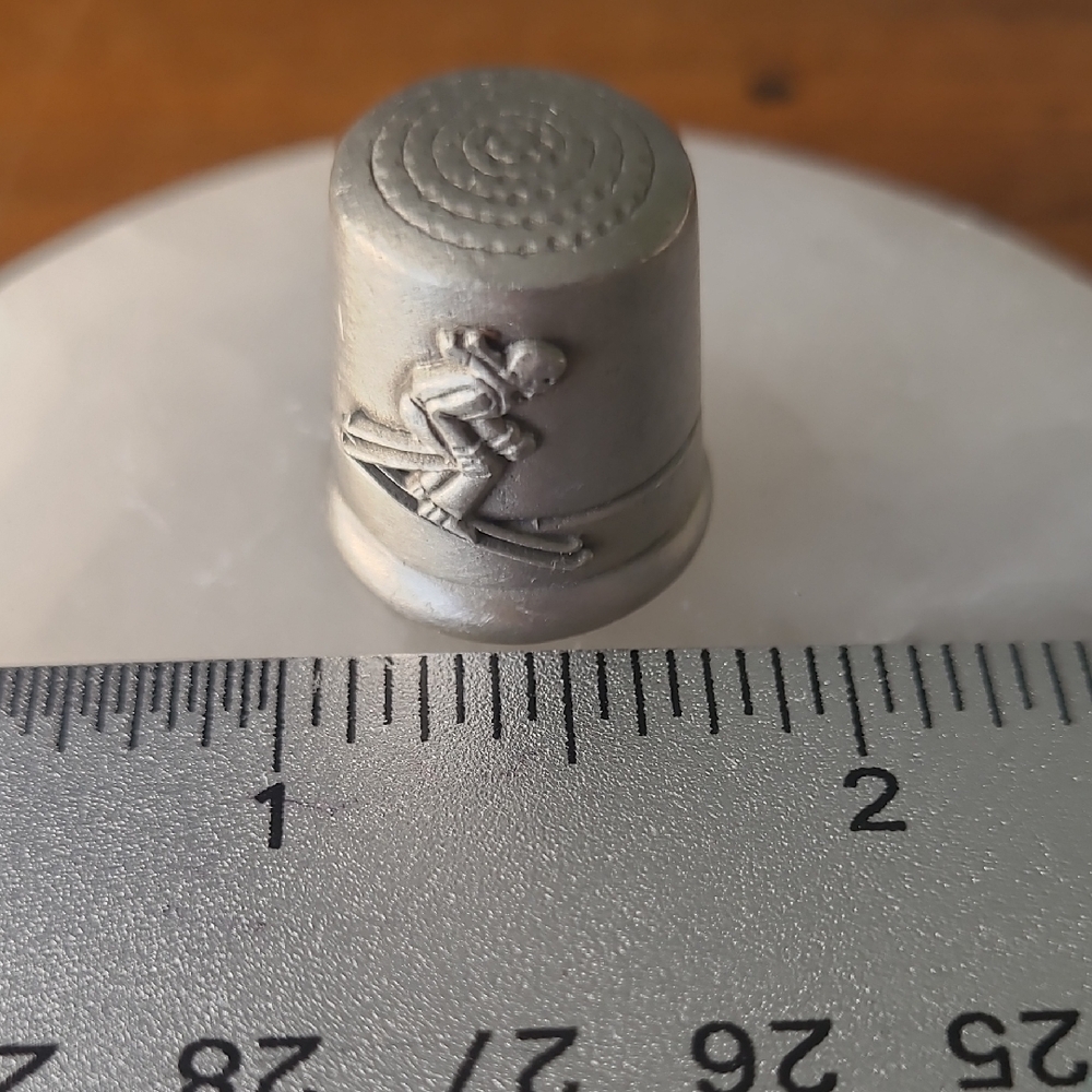 Vintage Thimble with Skiing Design